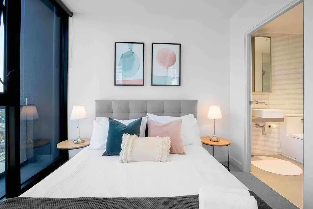 66 Elegant Glance 2 BD 2 Bth LV 10 Near Garden