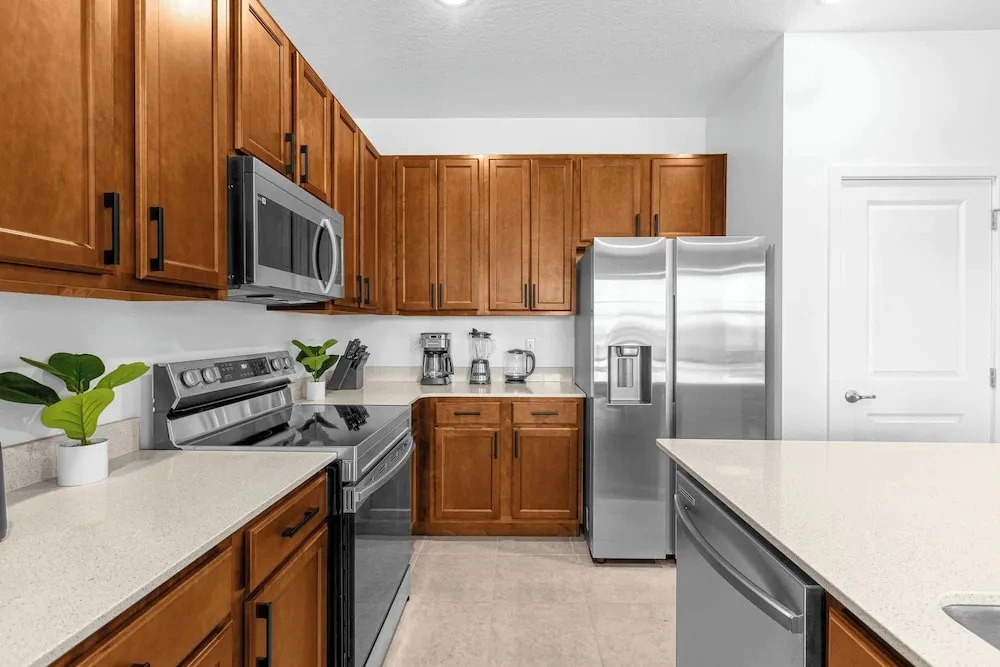 Upstay - Lively Mansion w Pool, Theater, Games