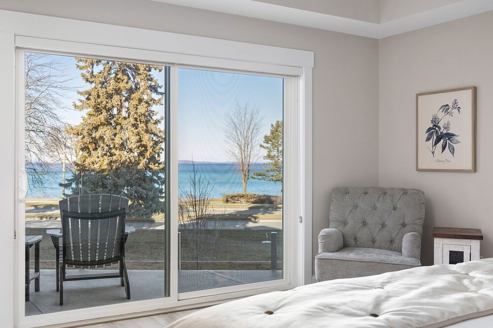 539 Bay St. Lake View Condo Unit 303E