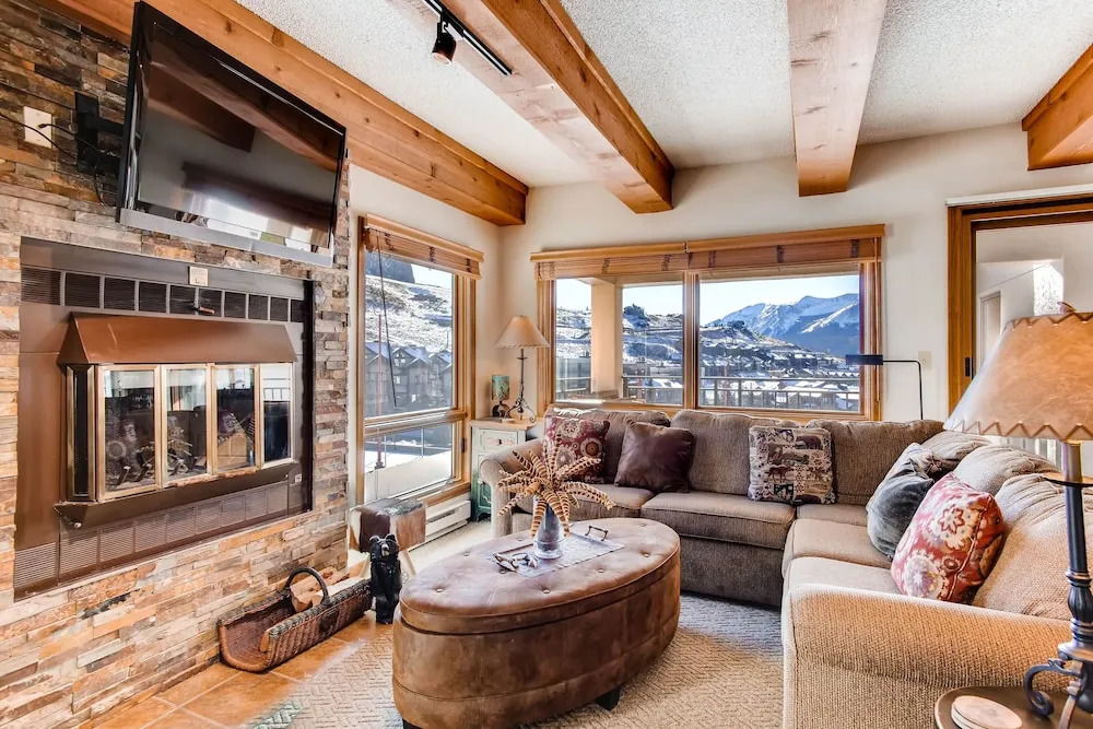 2Br Gorgeous Plaza Condo With A Fireplace - No Cleaning Fee! by RedAwning
