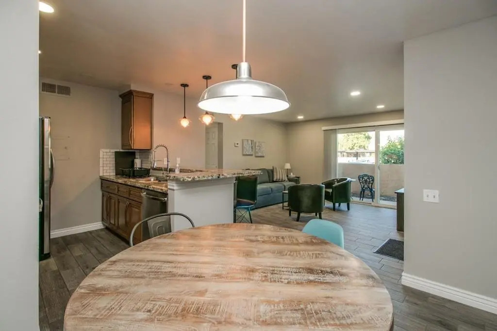 Stylish Updated 2 Bdrm Near Old Town Scottsdale!