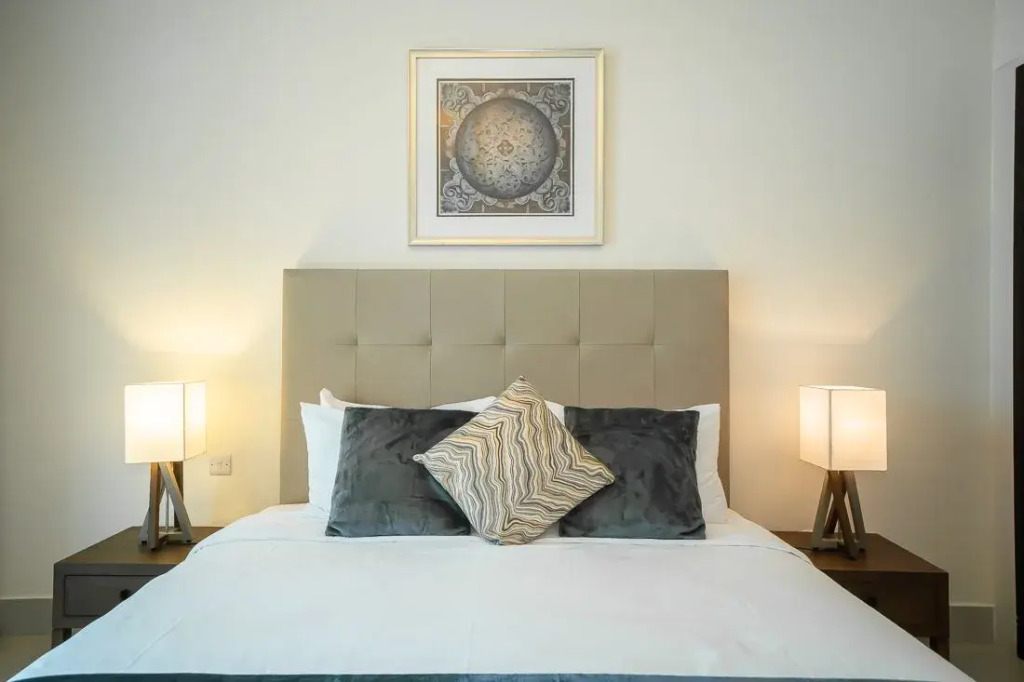 Glamorous Arabian flat with views to Burj Khalifa