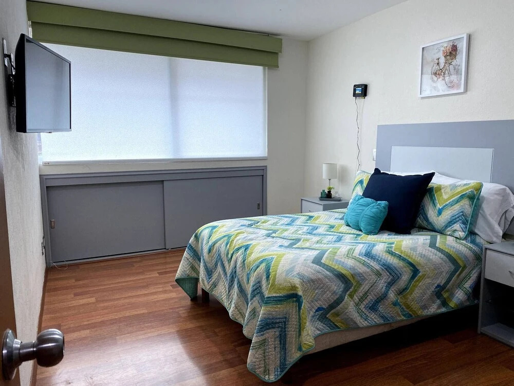 Large and Comfortable Apartment in Napoles Area Neighborhood