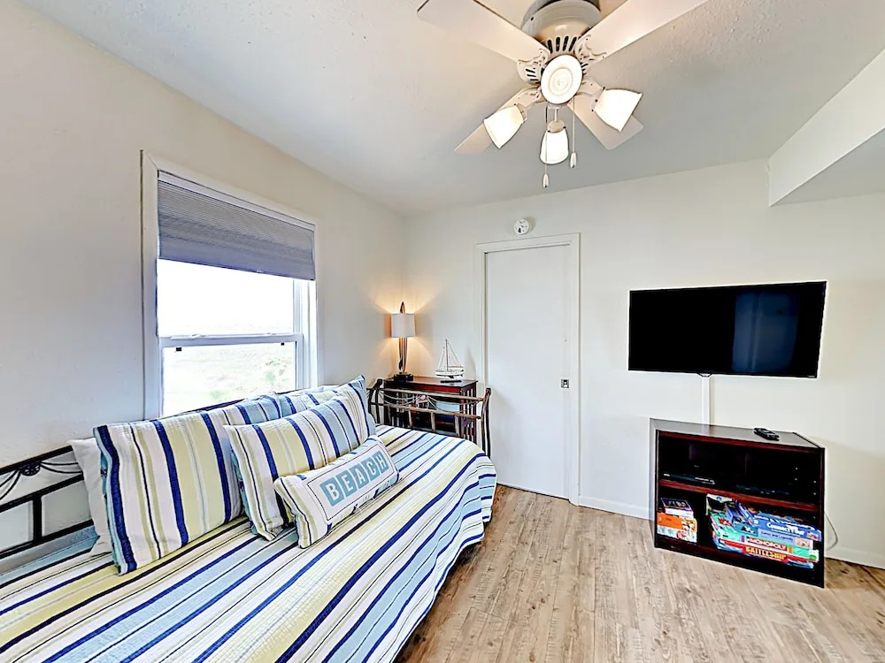 Oceanview Hideaway in Lost Colony by RedAwning
