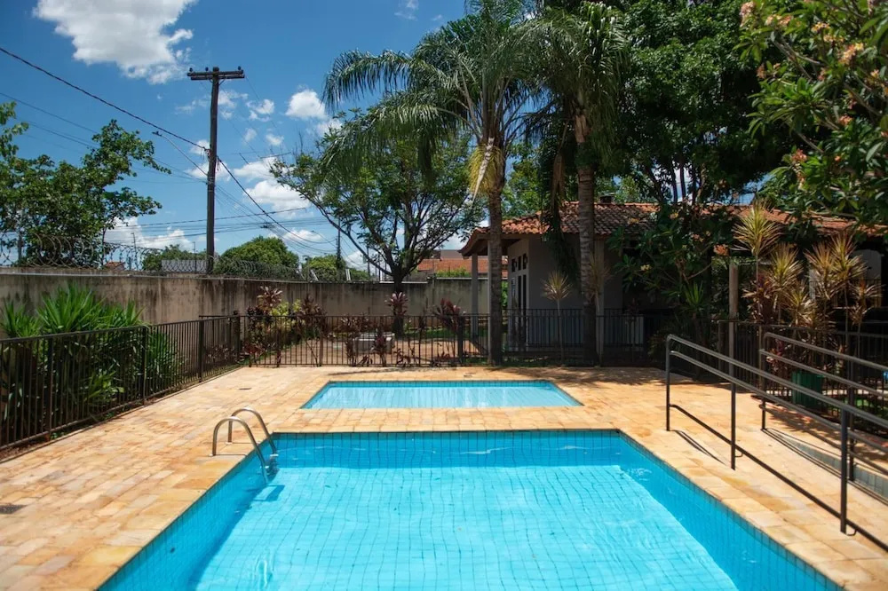 Apto com Piscina Garagem e Ar Cond no Jardim Zara