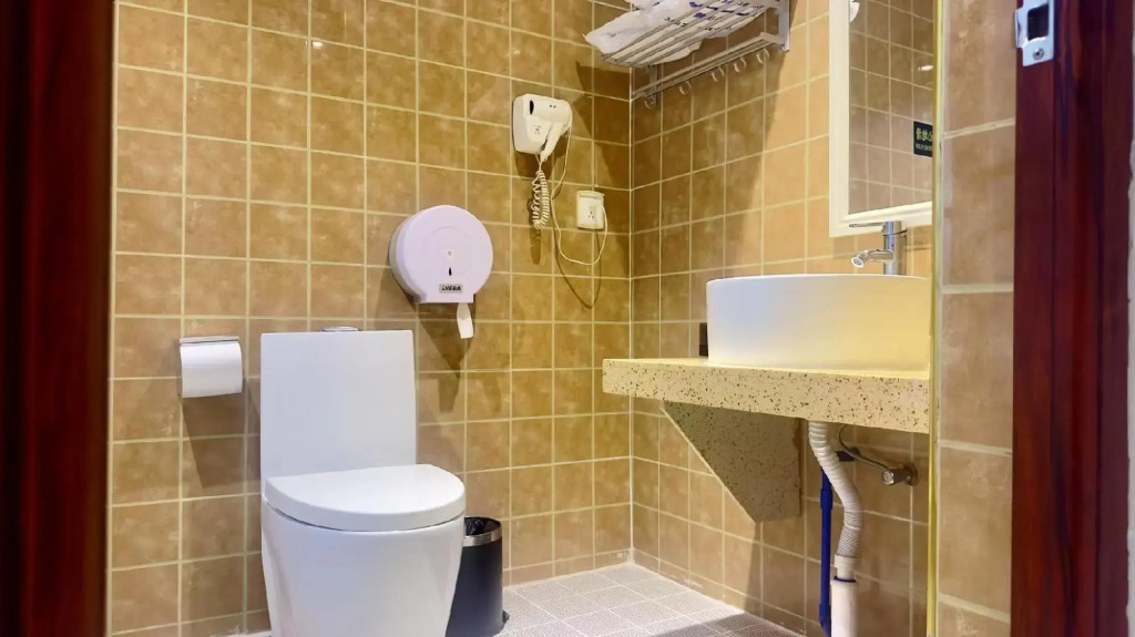 Q+ Nanxiong Xinhewan Business Hotel