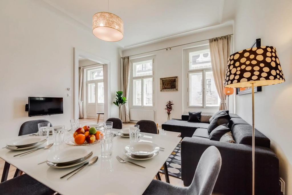 Charles Bridge - 3 bedroom Apartment - Old Town