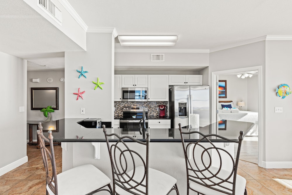 Splash, Relax & Repeat at Dolphin View Retreat! Beachfront! Sleeps 9!