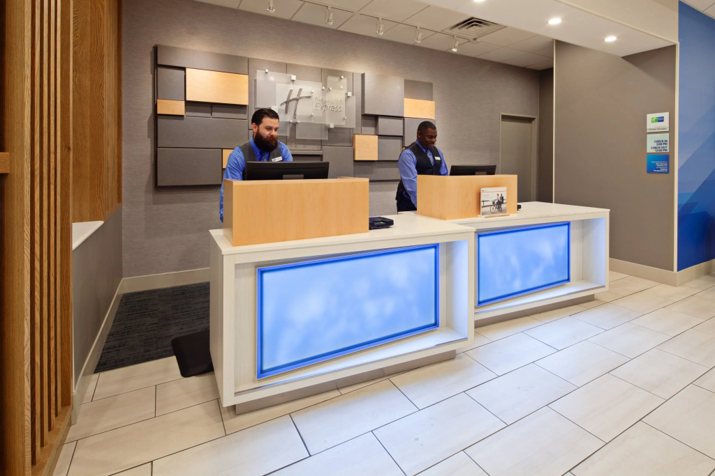 Holiday Inn Express Los Angeles LAX Airport by IHG