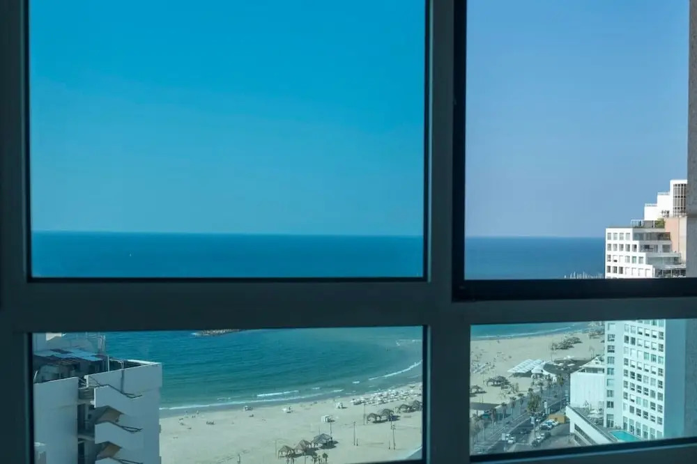Panoramic Sea View Over Beach w Balcony