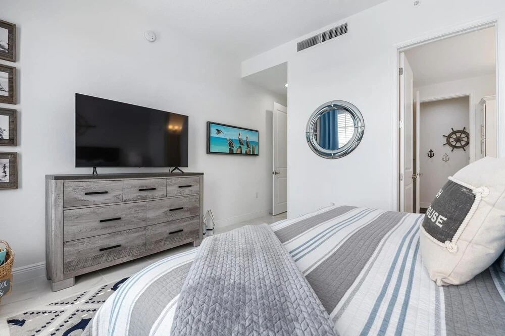 Castaway In A New Luxury Island Penthouse Overlooking Pool 2 Bedroom Condo by RedAwning