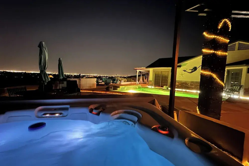 11 Mi to Dtwn Phoenix! Mtn-view Retreat w/ Hot Tub