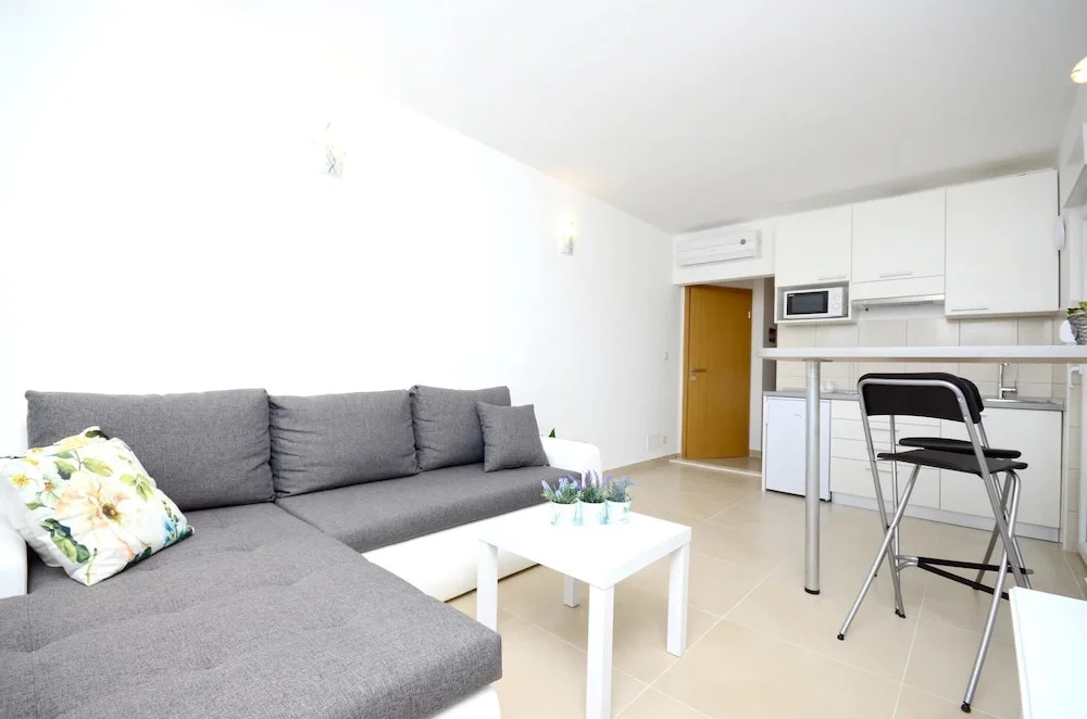 Villa With 6 Bedrooms in Ražanj, With Wonderful sea View, Private Pool
