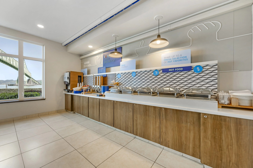 Holiday Inn Express Hotel & Suites Astoria by IHG