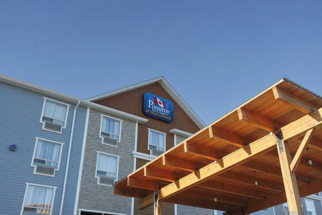 Pomeroy Inn & Suites at Olds College