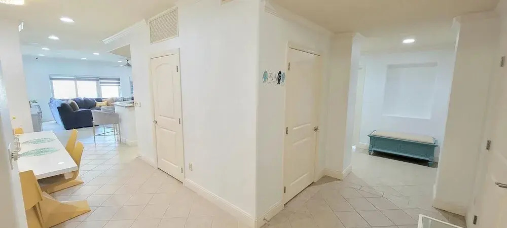 Laguna Bay 3 Bedroom Condo by Redawning