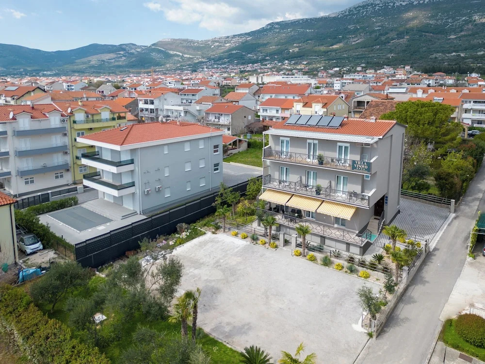 Double bed Room With Private Bathroom and Balcony