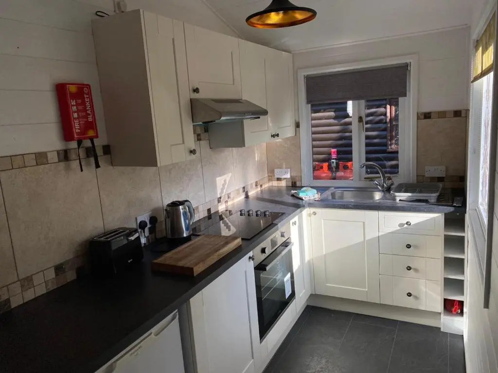 Magpie 1 Hot Tub HuntersMoon-Warminster-Bath-Wiltshire