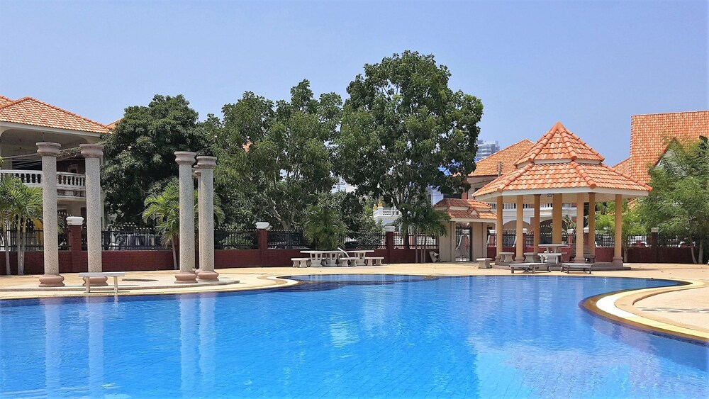 JOOPLAND Luxury Pool Villa Pattaya Walking Street