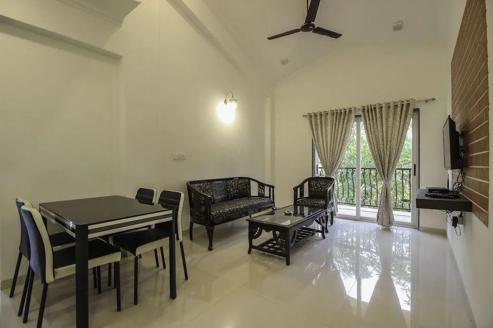 OYO 10973 Home Exotic 2BHK Pool View Siolim
