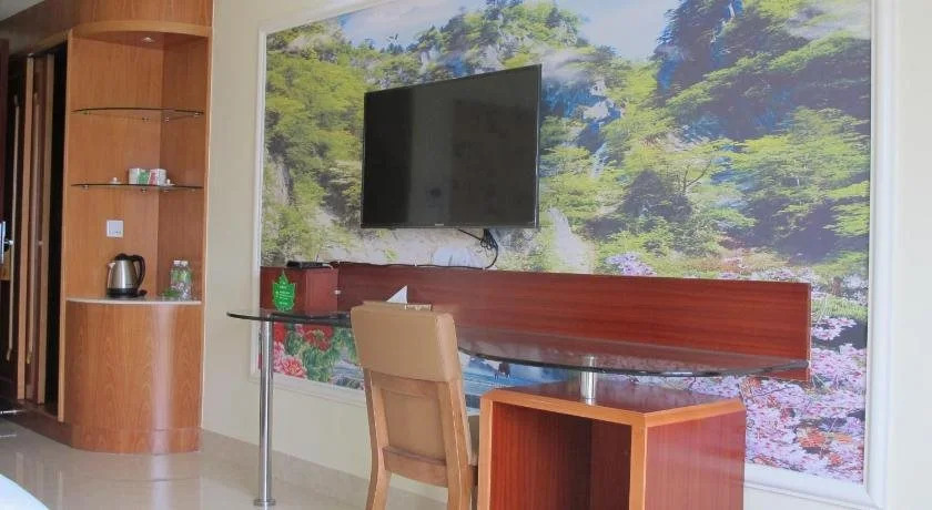 Fengxianghu Hotel (Haikou East High-speed Railway Station)