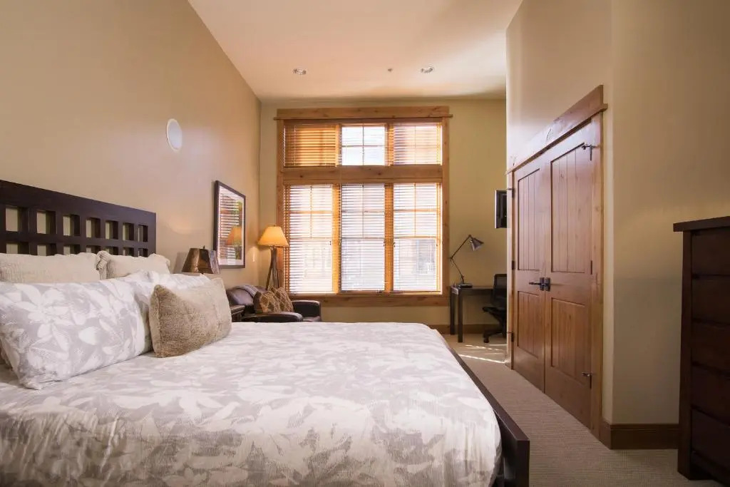 2 Bedrooms w/ Large Loft + 2.5 Baths