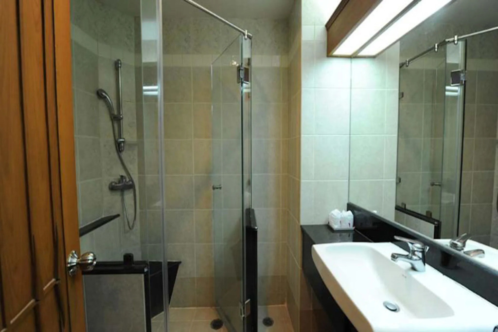 Whitehouse Condotel