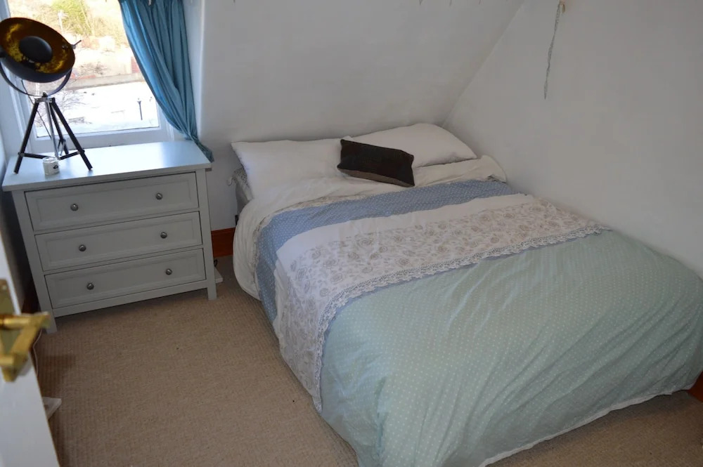 Top Floor Central 2 Bedroom Apartment