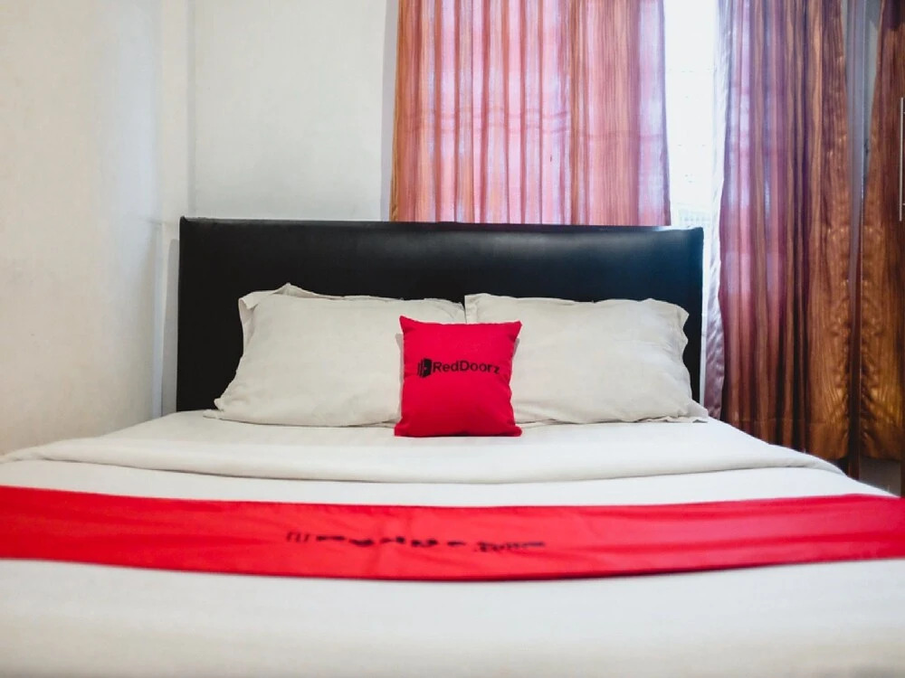 RedDoorz Plus near Palembang Indah Mall
