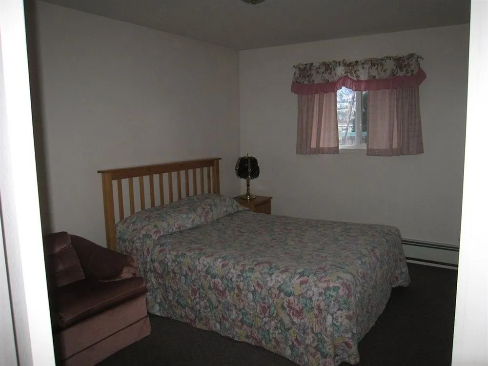 Log Cabin Motel