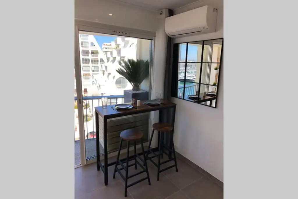 Appartement vue mer et port, refait a neuf pour vous ! Climatisé