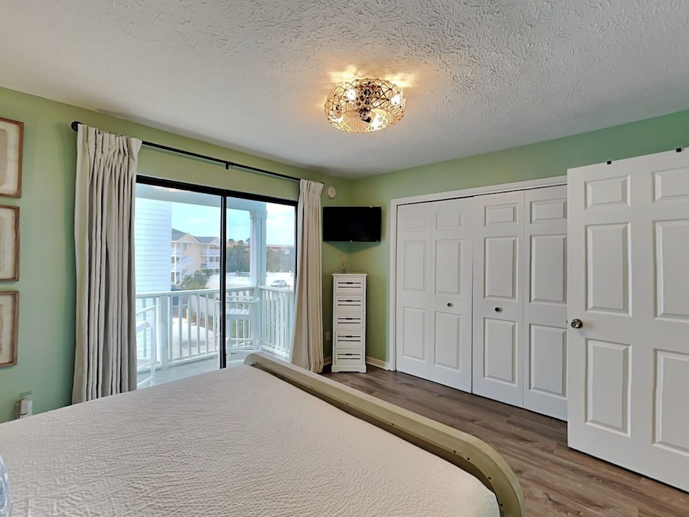 Southwind I Condo #K8 - Front Beach Flair