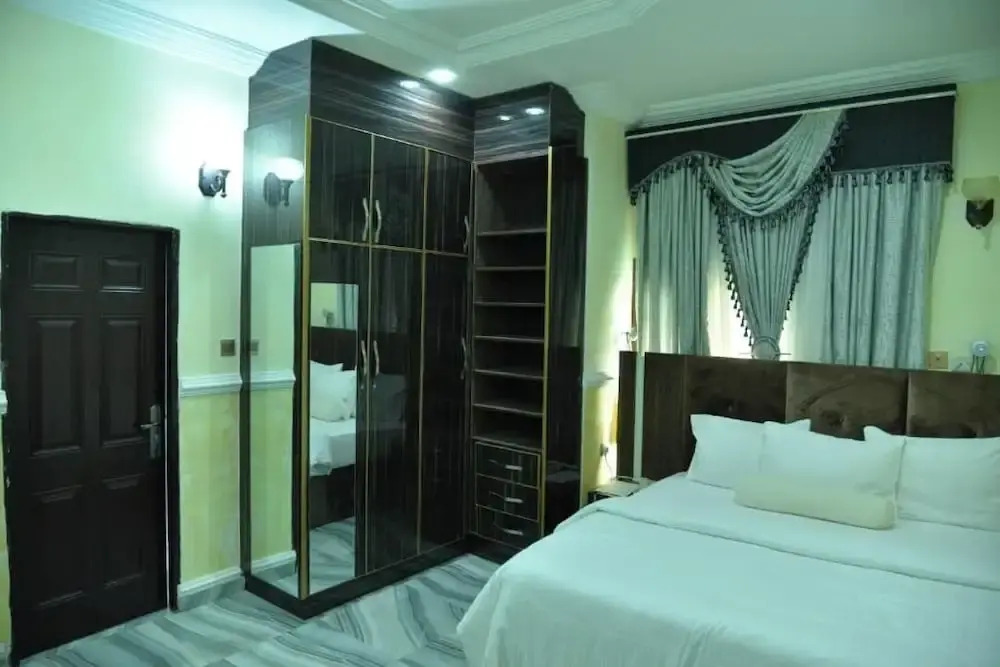 Plot 400 Luxury Apartments