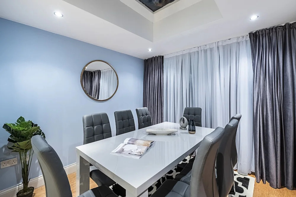 Penryn Apartment by Flexystays