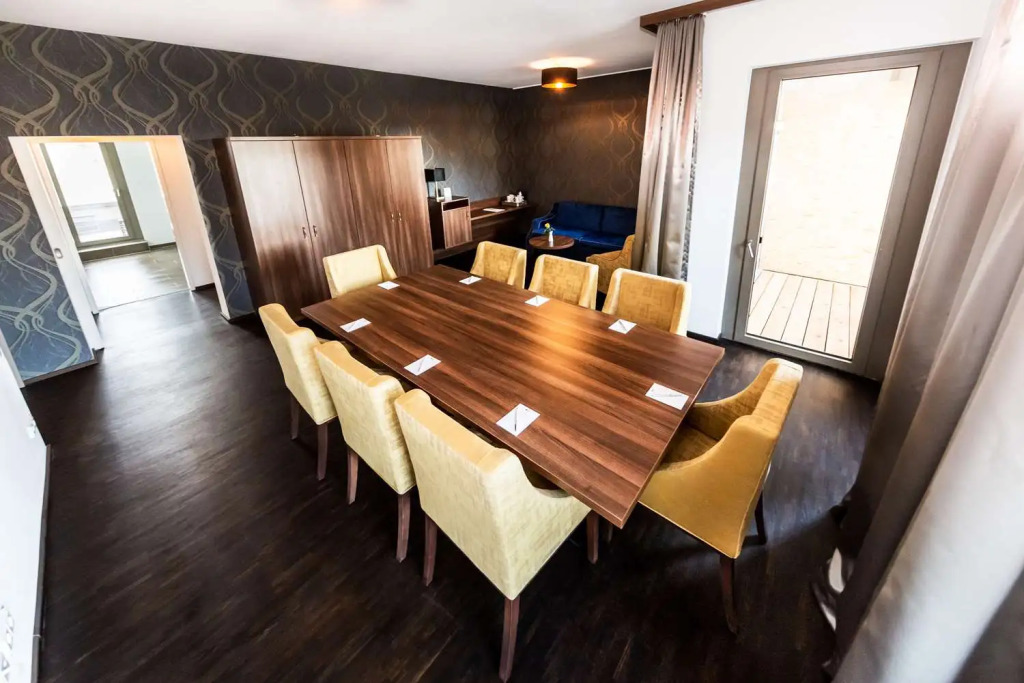 Best Western Plus Royal Suites