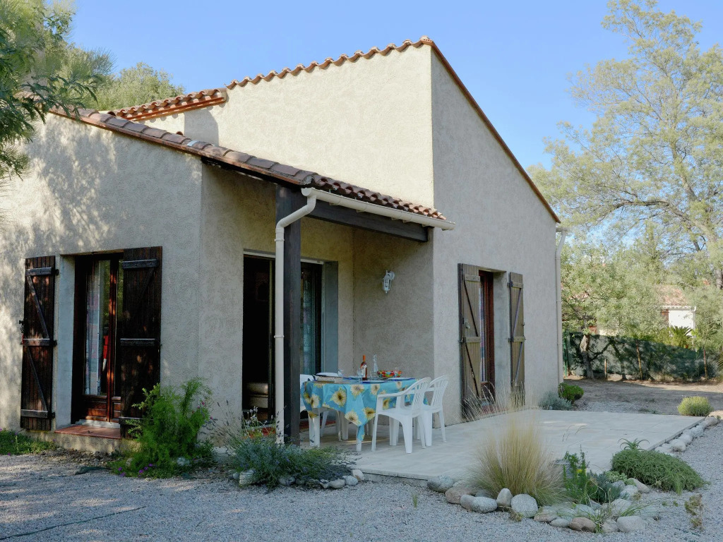 Villa in Le Boulou with Scenic Hilltop Views