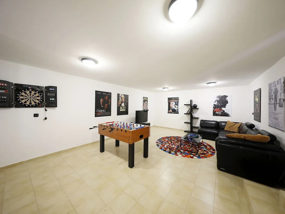 Fabulous Villa With Private Pool, Fenced Garden, Roofed Terrace, Great Location