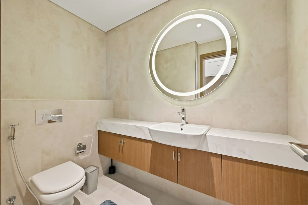 Bloomfields Modern 1BR in Azizi Vista