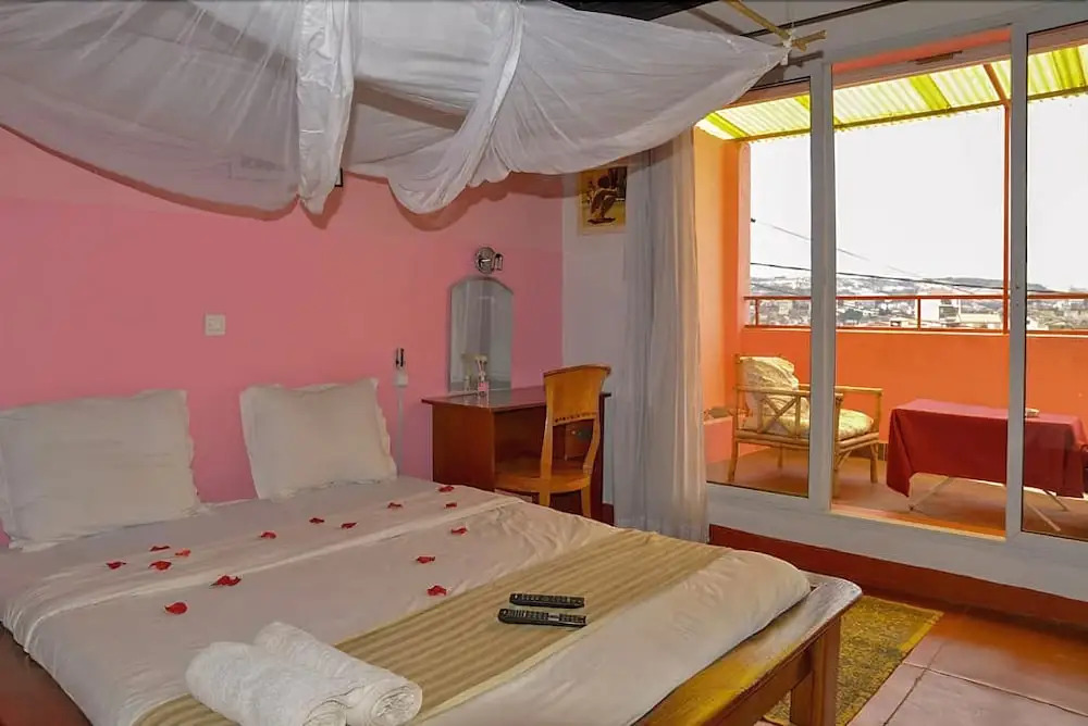 La Casa Di Luna - Hotel with Pool and Restaurant in Antananarivo
