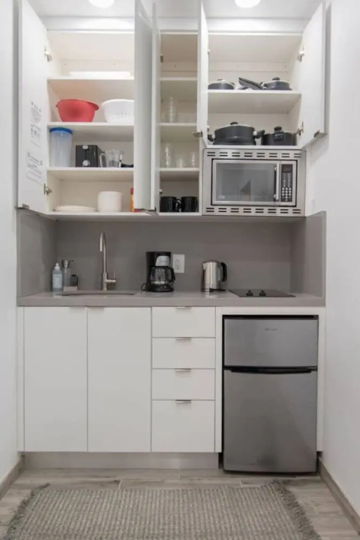 Cozy 1 BR W Parking Space, Near Beach - 5