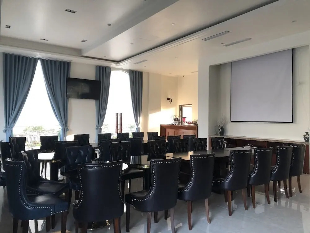 Lotus Hotel & Apartment