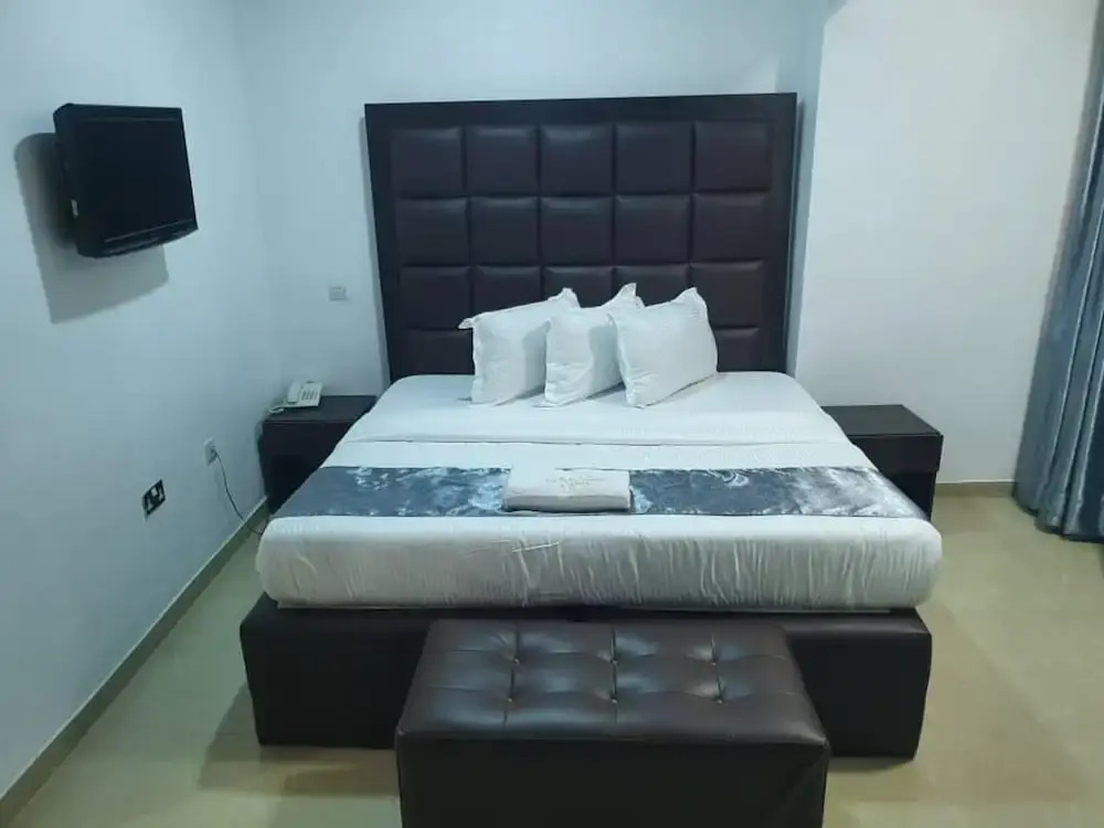 4th Apartment and Suites