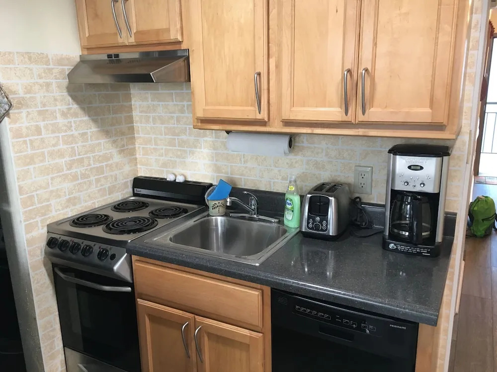 Oceanview condo Steps to the beach
