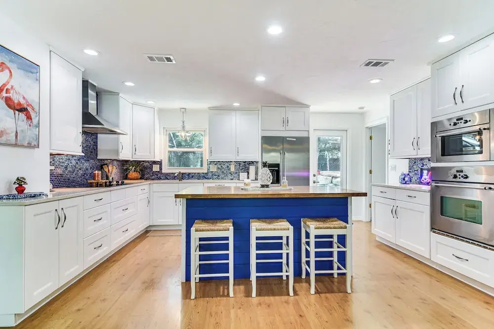 Pool & Patio Paradise! Largo Escape 4 Mi to Beach