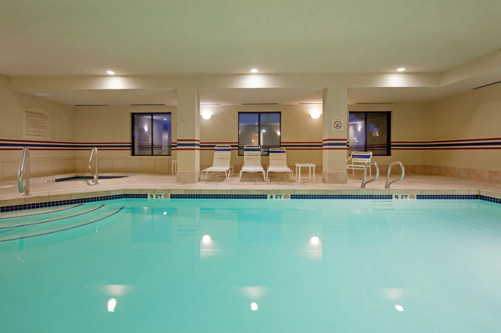 Holiday Inn Express Hotel & Suites Manchester - Airport by IHG