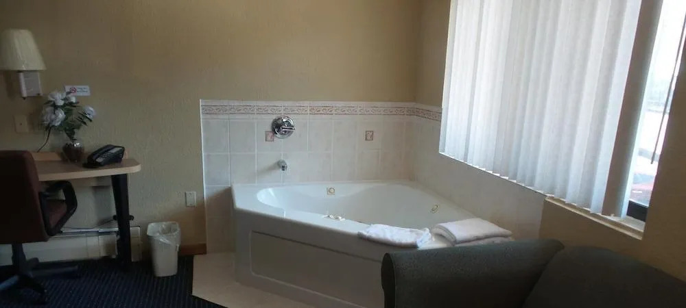 Rivers EDGE MOTEL