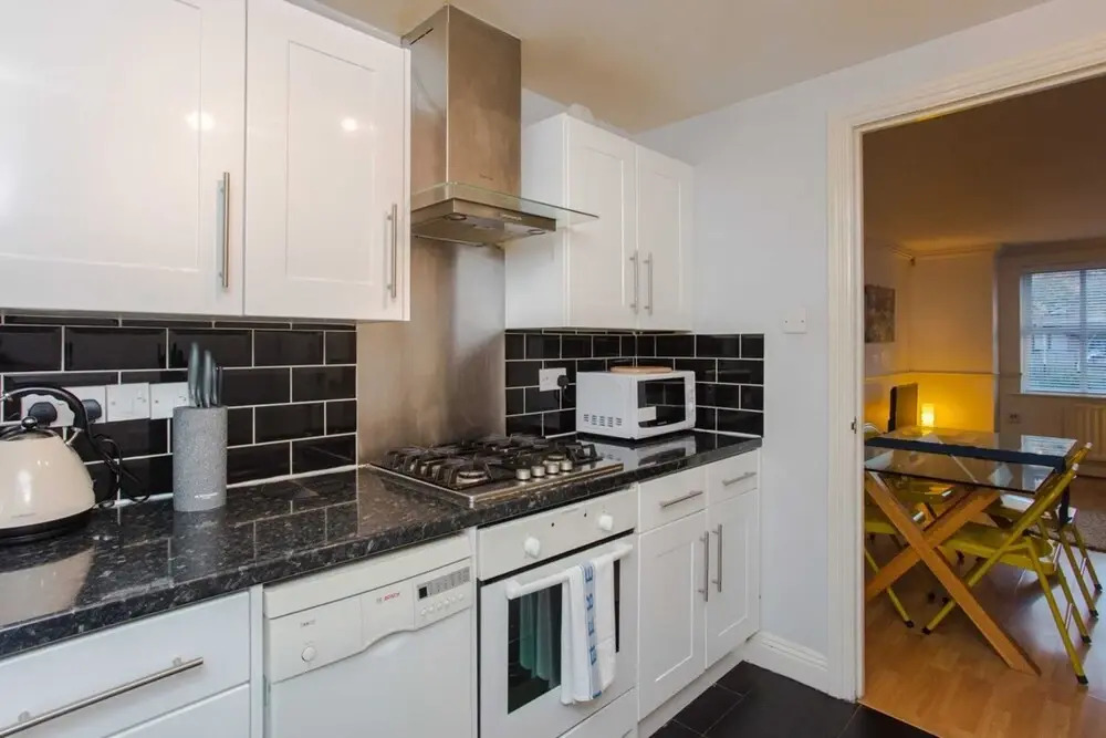 Contemporary 1 Bedroom Flat in Camberwell Oval