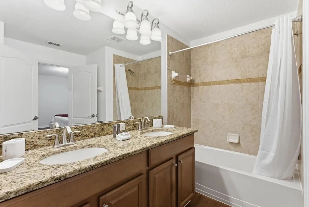 Stylish 4br, Private Pool, Themed Rooms, Sleeps 13