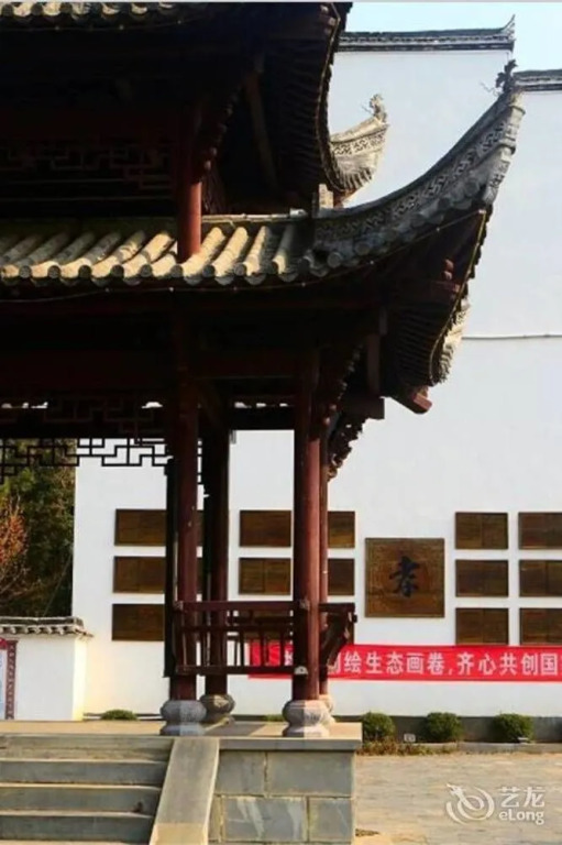 Wuyuan Huayuan Mountain Villa