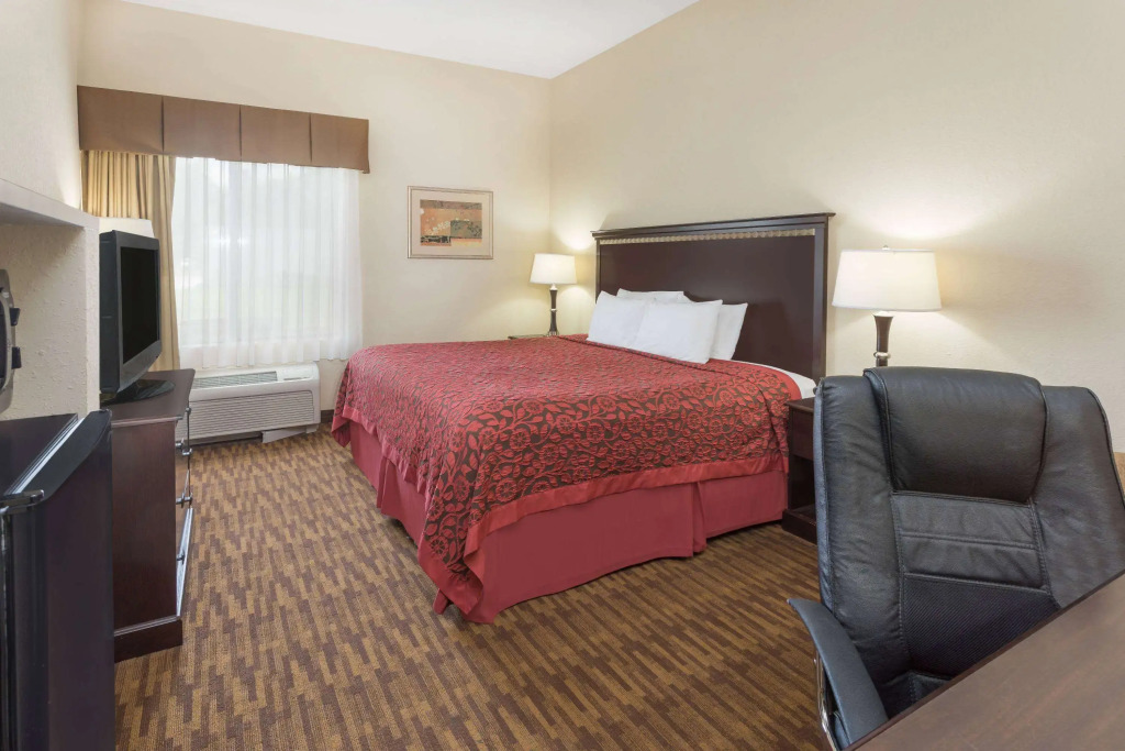 Days Inn by Wyndham Semmes Mobile